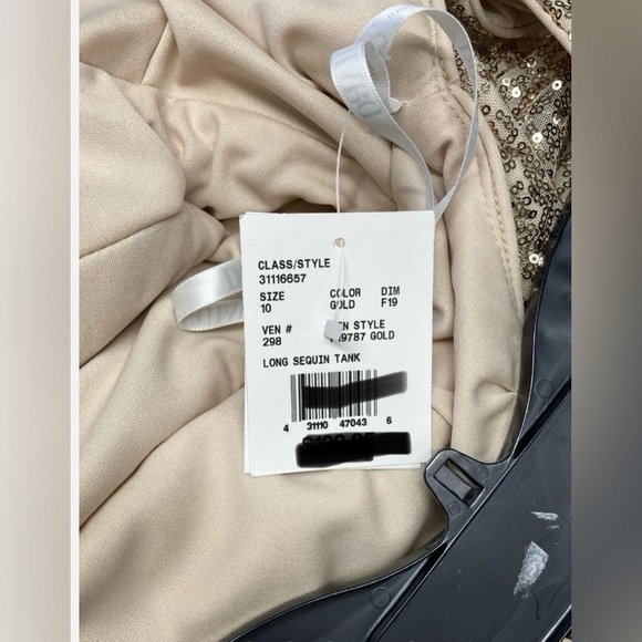 David's Bridal Women's Gold Sequined V
Neck Gown Size 10P - Picture 5 of 6